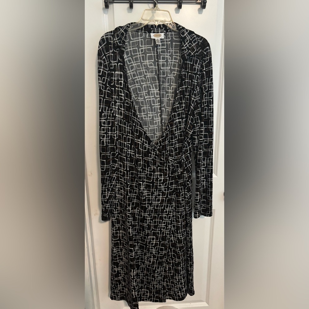 Talbots Black & White Geometric Wrap-Style Long Sleeve Dress